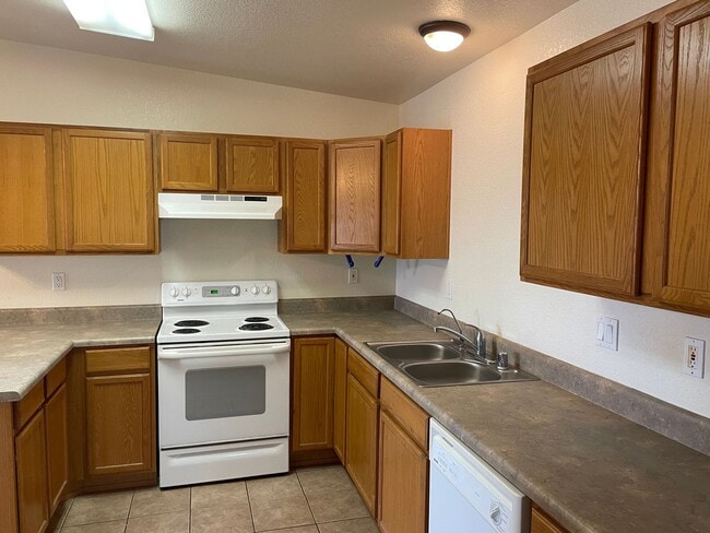Building Photo - 2690 Palisades Dr