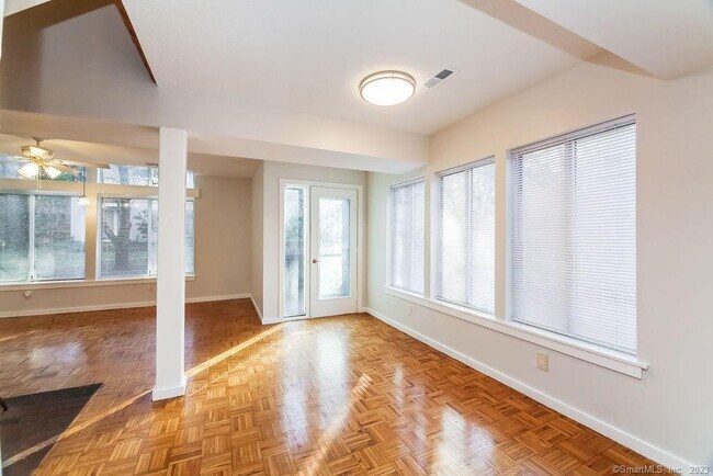 Foto del edificio - 17 Pepperidge Ct