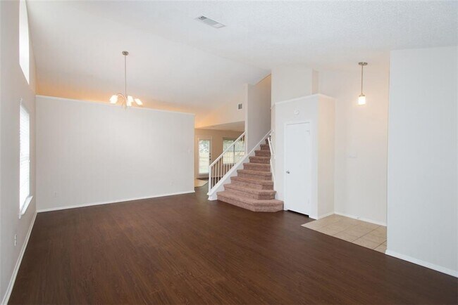 Foto del edificio - 2203 Rick Whinery Dr