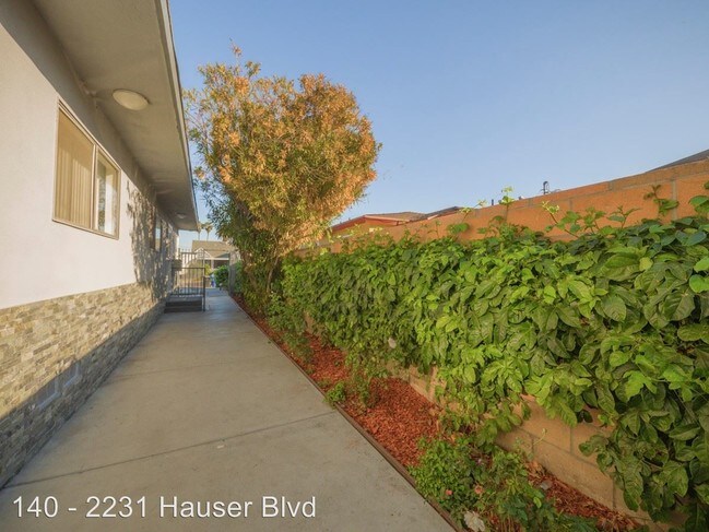 Foto del edificio - 2231 Hauser Blvd