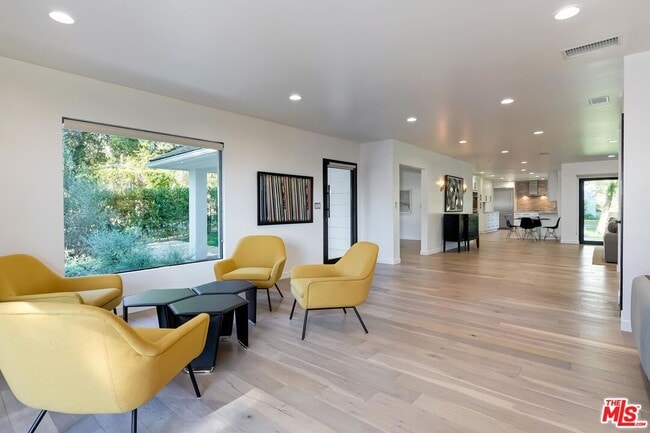 Building Photo - 2400 Glendower Ave