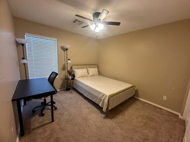 Foto del edificio - 2215 W Nancy Ln