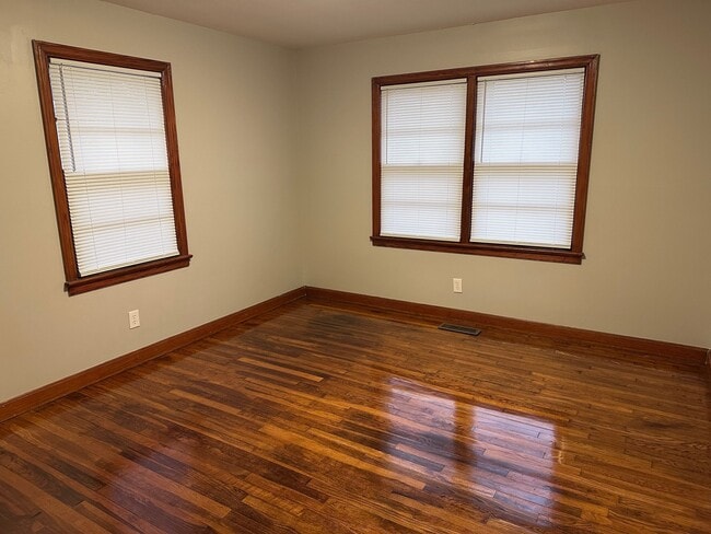 Building Photo - 53 Primrose Dr