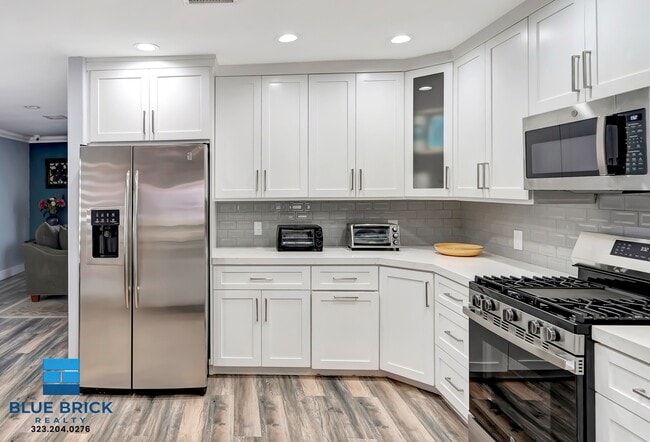 Foto del edificio - 5839 Vanalden Ave