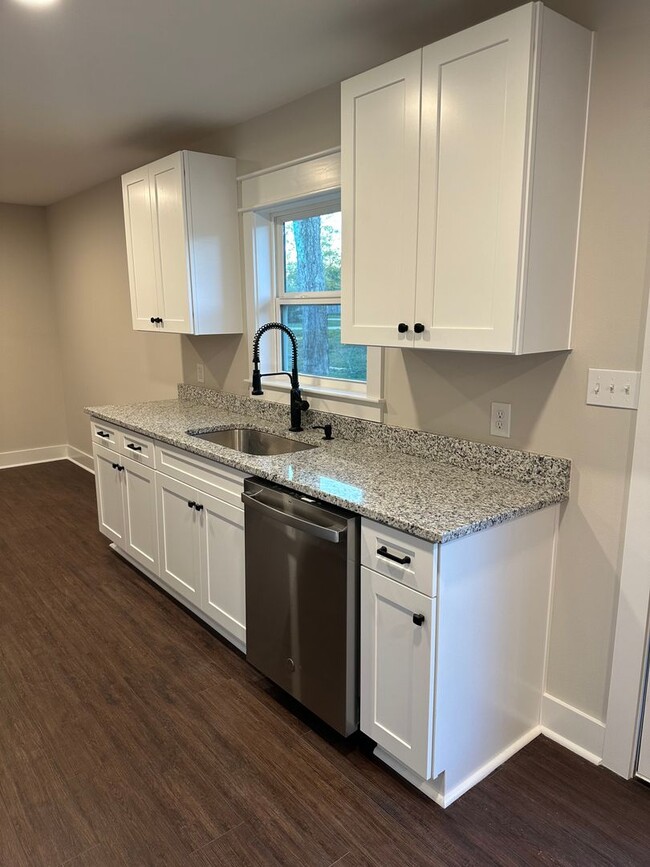 Foto del edificio - Available Now!