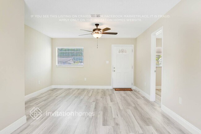 Foto del edificio - 3213 Sutton Dr