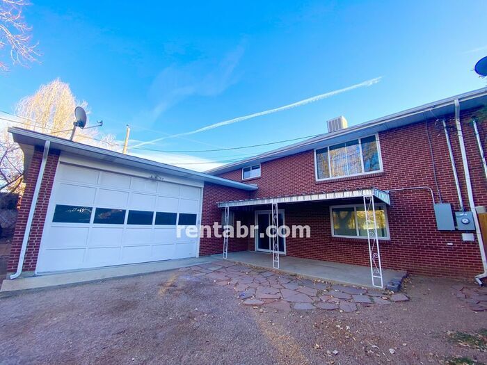 Primary Photo - Spacious Duplex with Huge Garage, Hardwood...