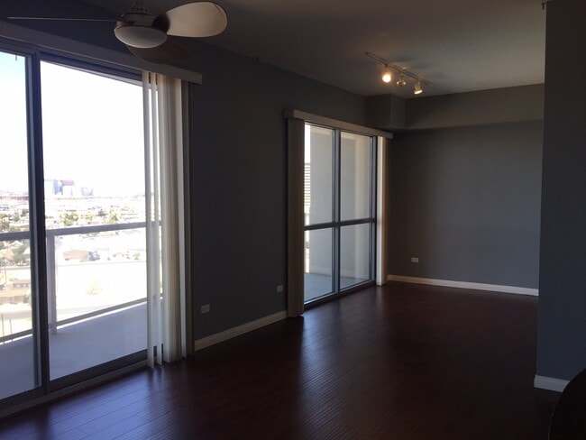 Building Photo - Lovely Studio on 11th Floor of Allure!