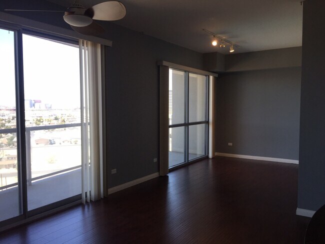 Foto del edificio - Lovely Studio on 11th Floor of Allure!