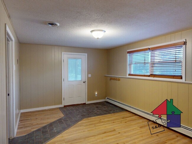 Building Photo - Barre Single Family Home - 4BR 1.5BA with In-Unit Laundry