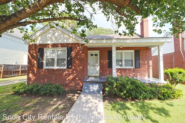 Building Photo - 3 br, 1 bath House - 216 South Holly Street
