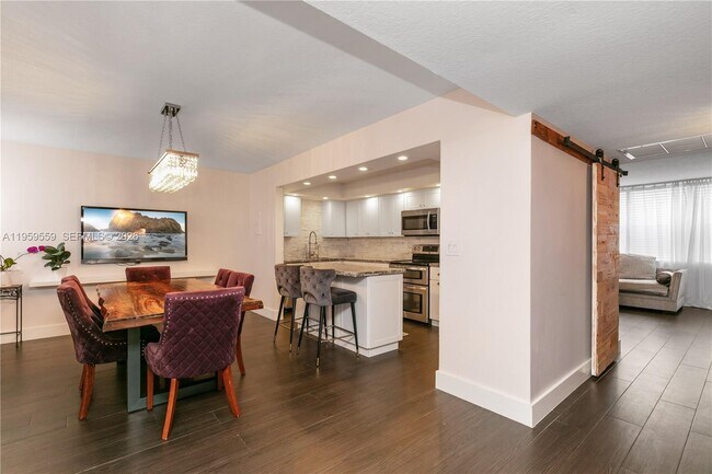 Foto del edificio - 20291 NE 30th Ave