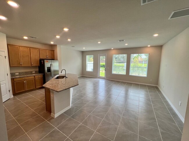 Building Photo - 3 Bedroom, 2.5 Bath Lake Meadow Landing To...
