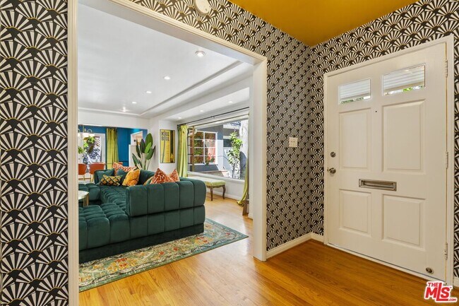 Foto del edificio - 2867 Beachwood Dr