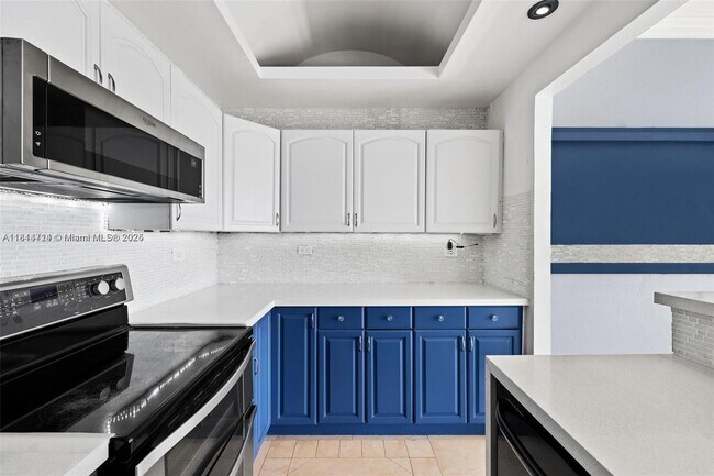 Building Photo - 7545 E Treasure Dr