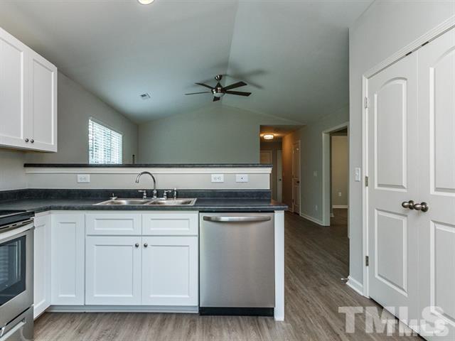 Foto del edificio - 1404 Ikes Pond Ln