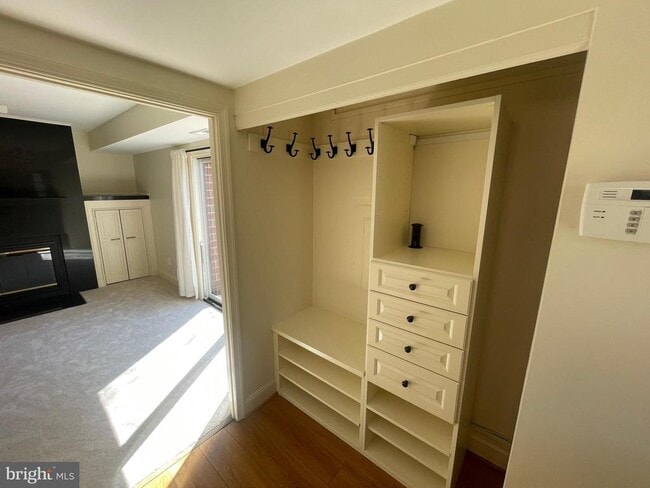 Building Photo - 301 Worthington Dr