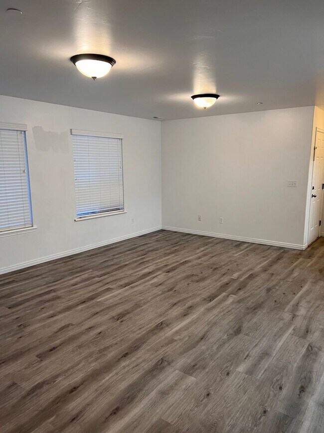 Foto del edificio - Beautiful 3-Bedroom Condo in Pleasant Grov...