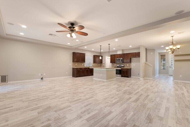 Building Photo - Luxurious Living: Elegant 4-Bed Retreat!