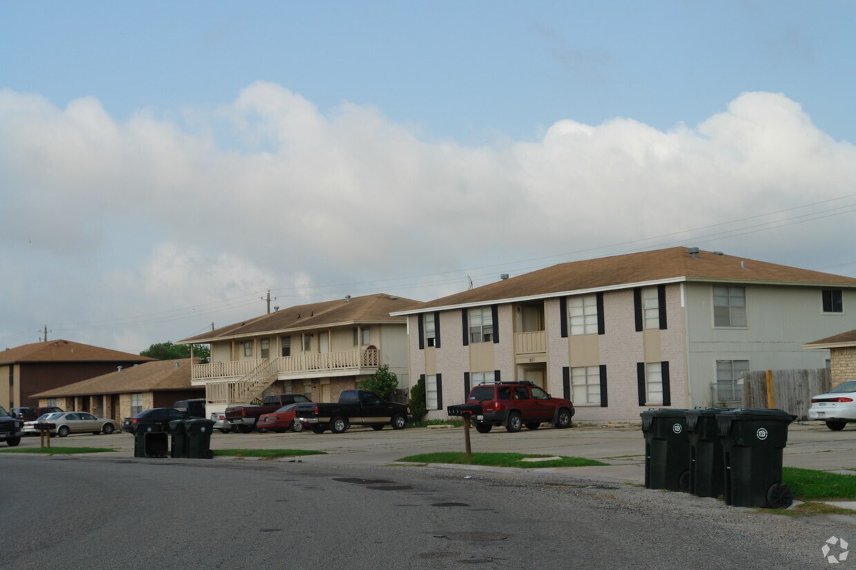 Primary Photo - 709-949 Quetzal St