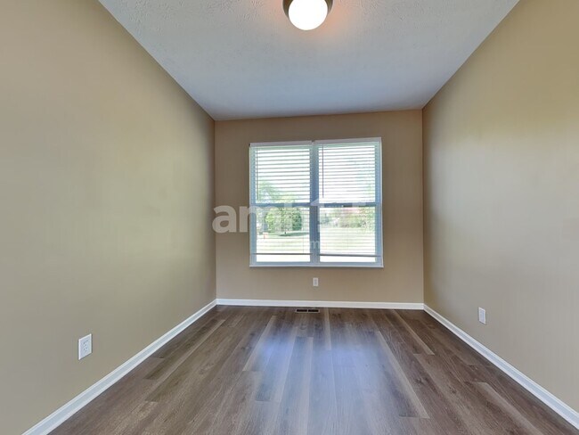 Foto del edificio - 684 Linden Creek