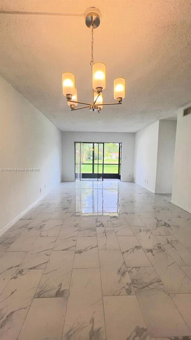 Foto del edificio - 11453 NW 39th Ct