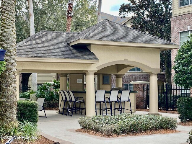 Building Photo - 7800 Point Meadows Dr