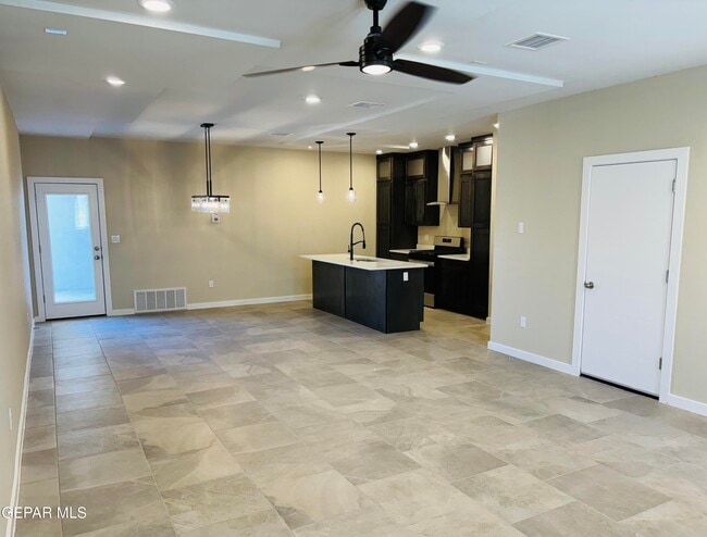 Building Photo - 545 Osier Dr