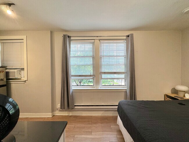 Foto del edificio - 503 W Belmont Ave