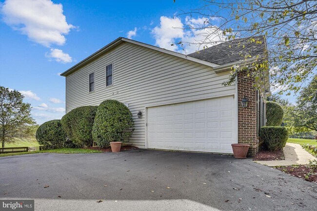 Building Photo - 41010 Misty Vale Cir