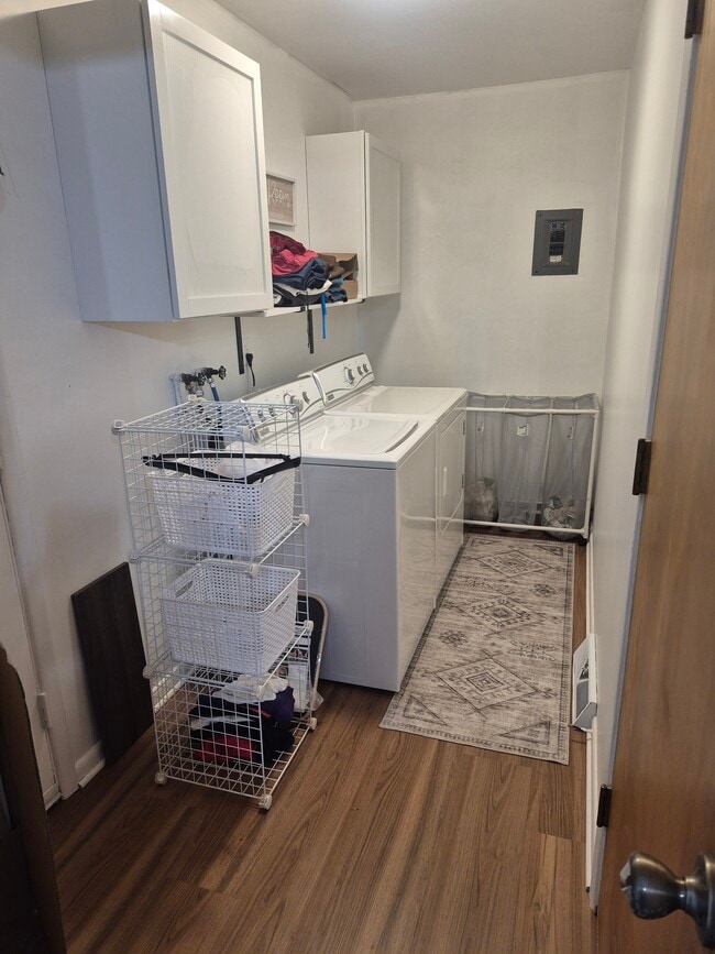 Building Photo - 4511 Warwick Dr N