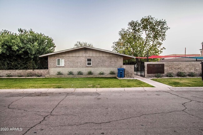 Building Photo - 402 S Beck Ave