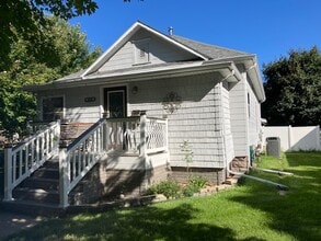 Building Photo - 900 E 7th Ave