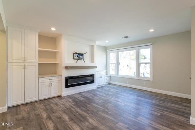 Building Photo - 1720 E Linfield St