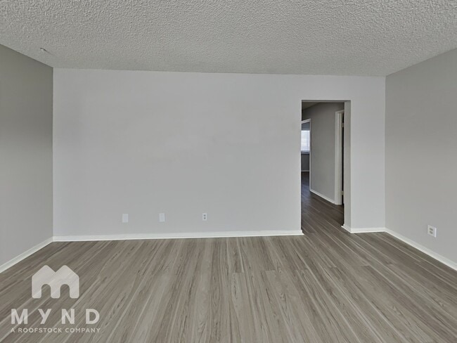 Building Photo - 1567 S Christy Ln