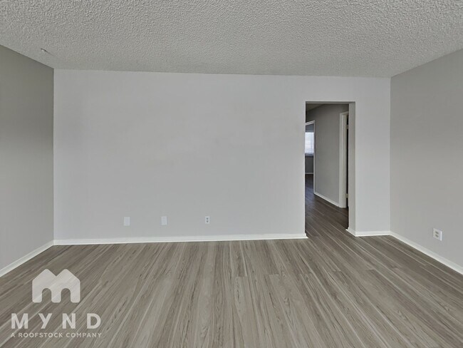 Foto del edificio - 1567 S Christy Ln