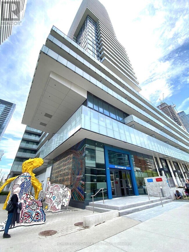 Photo du bâtiment - 161 Roehampton Ave