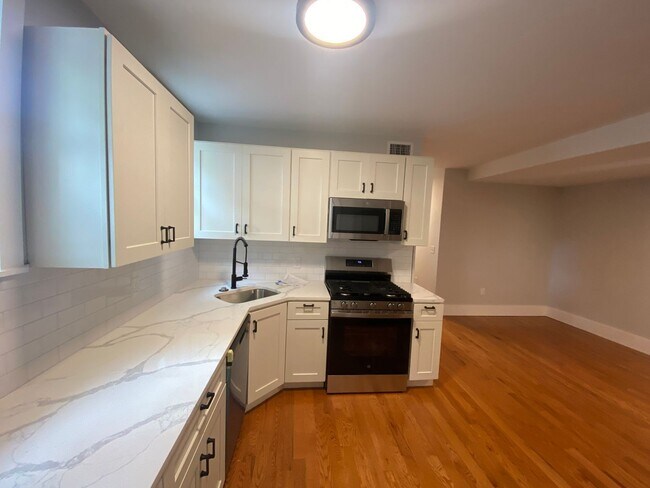 Foto del edificio - Available NOW East Boston New Renovation 2 bed + office - $3400