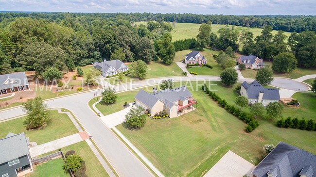 Building Photo - Beautiful brick front ranch