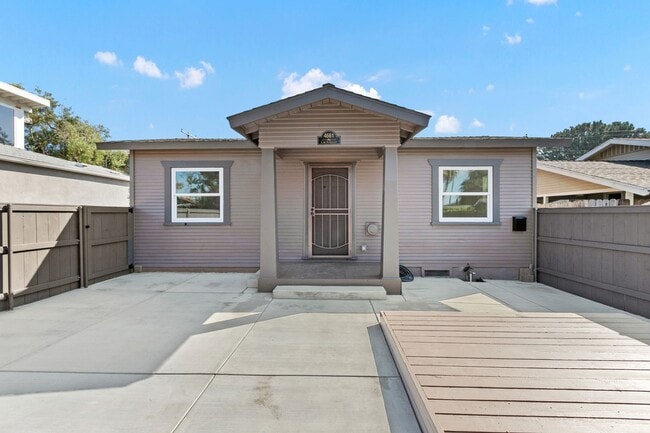 Foto del edificio - Delightful House With 2 Patios