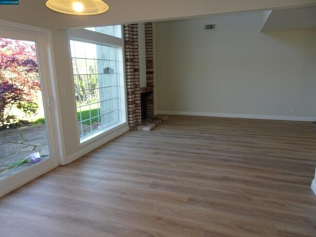 Building Photo - 10050 Foxboro Cir