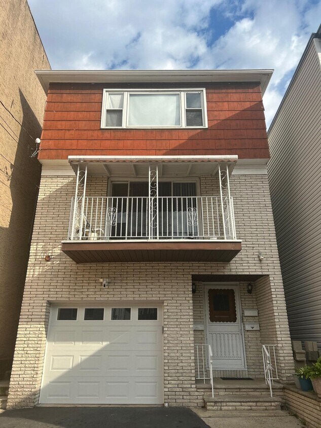 78 71st St, Guttenberg, NJ 07093 Room for Rent in Guttenberg, NJ