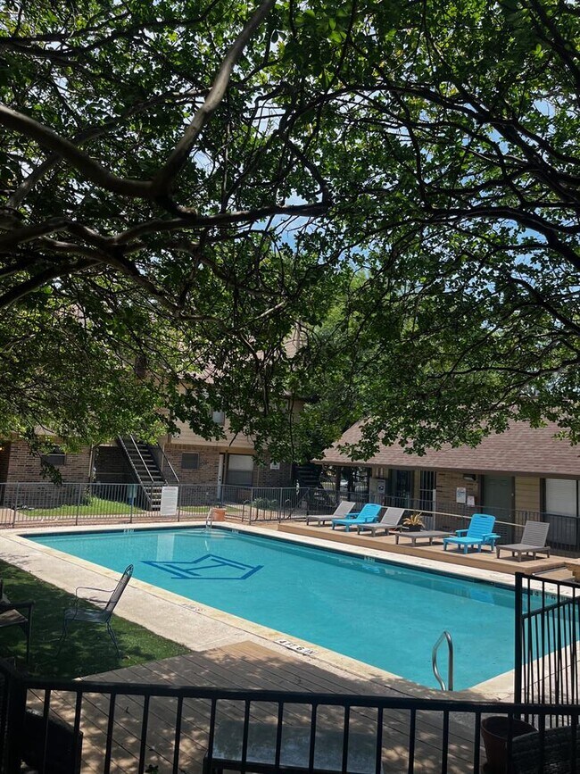 Foto del edificio - 5608 Cougar Dr