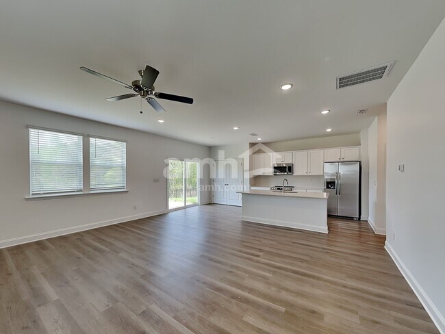 Foto del edificio - 1007 Guildcrest Ct