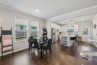 Building Photo - 716 Killam Dr