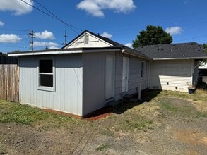 Building Photo - 47 Monroe St