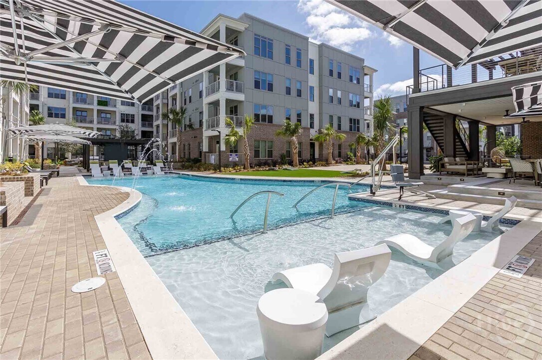 Foto principal - 1150 E Perry Ln