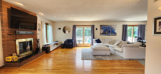 Building Photo - 53 Meadow Ridge Ln