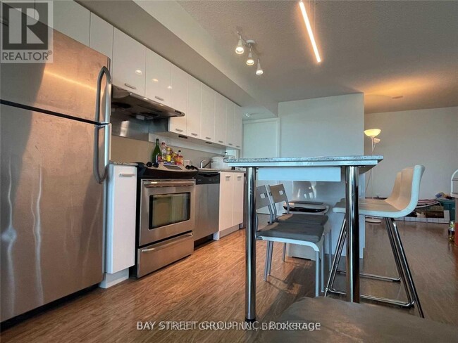 Building Photo - 33-1633 Singer Ct