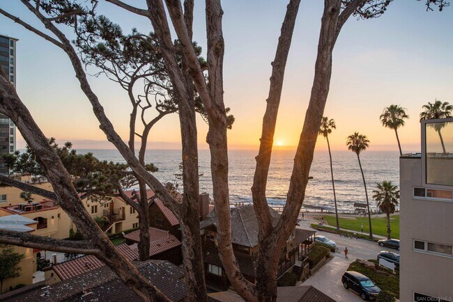 Foto del edificio - 1040 Coast Blvd S